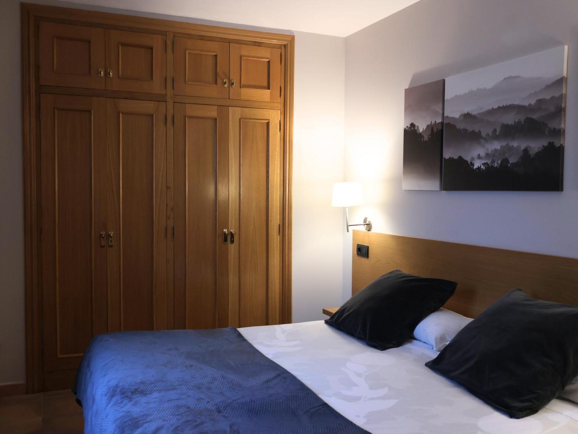 Aparthotel El Serch Andorra la Vella Exterior foto